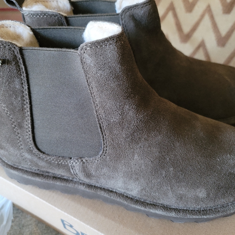 NWT Bearpaw WATERPROOF Drew Size 9